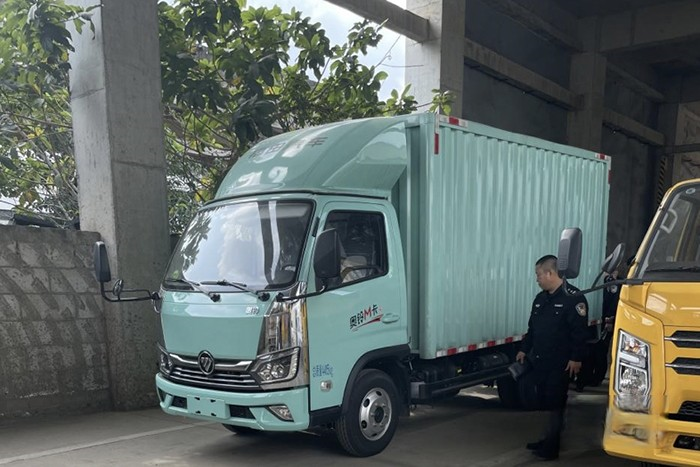 讓出行更安全，奧鈴M卡成為海口“亮尾行動(dòng)”教案車