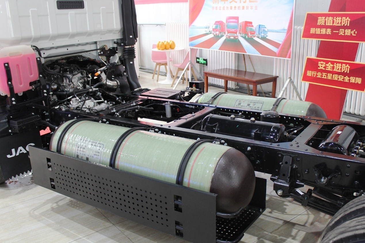 首批30臺 戰略簽署146臺 江淮康鈴氣體機1號新疆交車