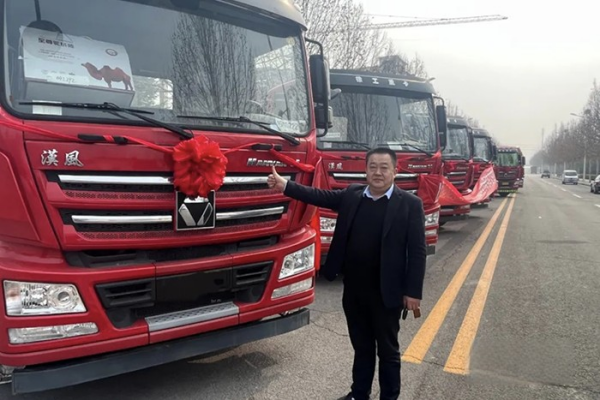 徐工LNG牽引車批量交付山西 為當?shù)孛禾窟\輸發(fā)展貢獻強勁動力