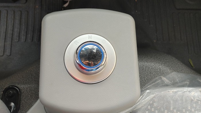 中國重汽藍(lán)立方新能源輕卡上市！ 現(xiàn)場秒斬120輛大單！