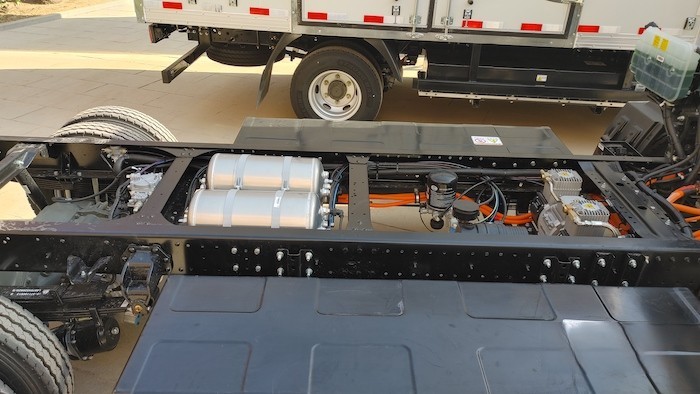 中國重汽藍(lán)立方新能源輕卡上市！ 現(xiàn)場秒斬120輛大單！