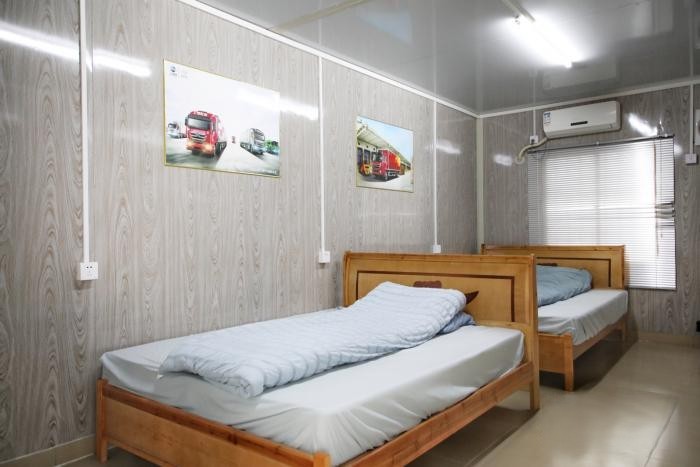 上汽紅巖高速標(biāo)載牽引車媒體長測車隊順利抵達深圳