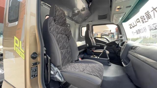 平地板設計 舒適到極致， 奧鈴大黃蜂Plus打造移動之家