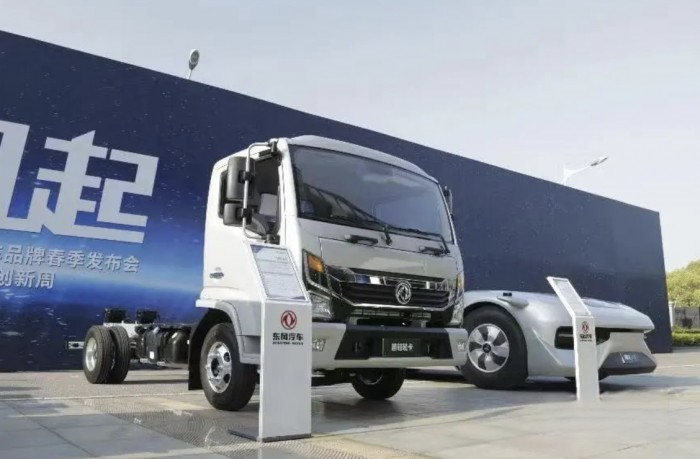 愛了愛了！快來(lái)圍觀東風(fēng)科技創(chuàng)新周上的超燃輕卡