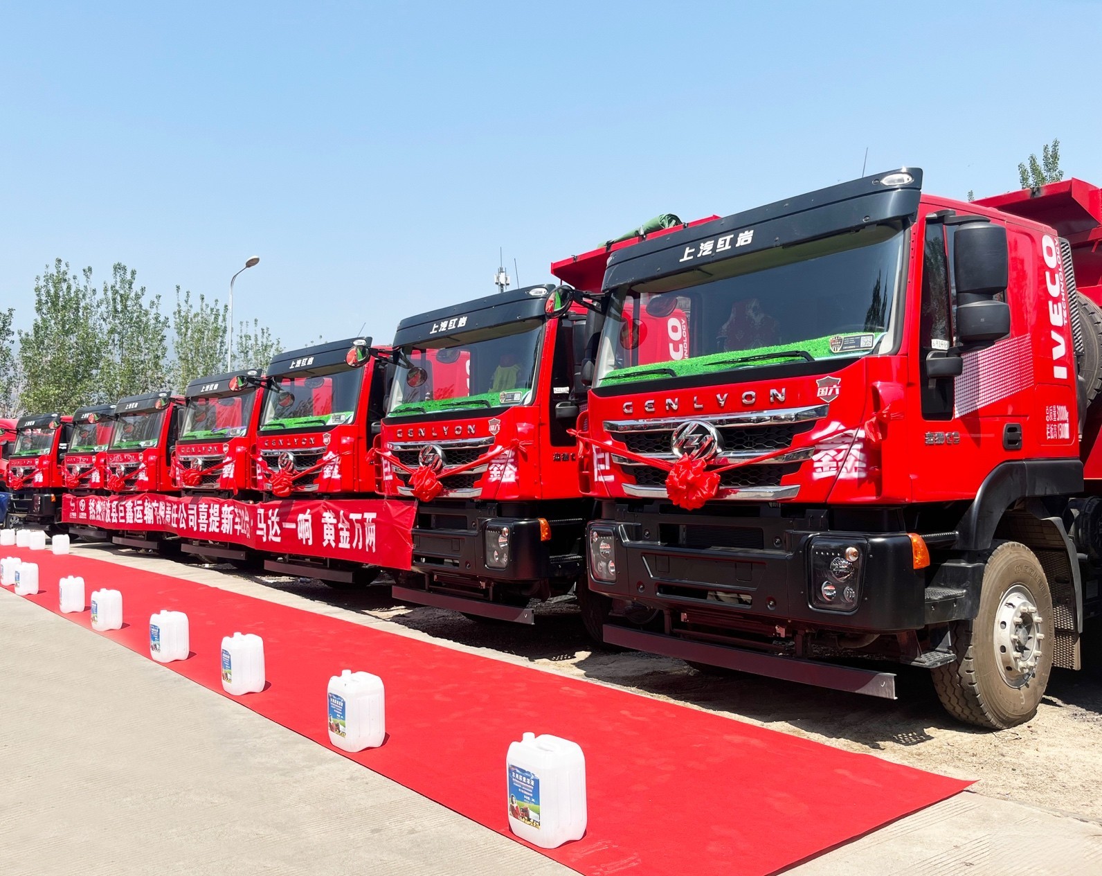 助力涼山州礦業高效運輸，紅巖杰獅自卸車批量交付四川用戶