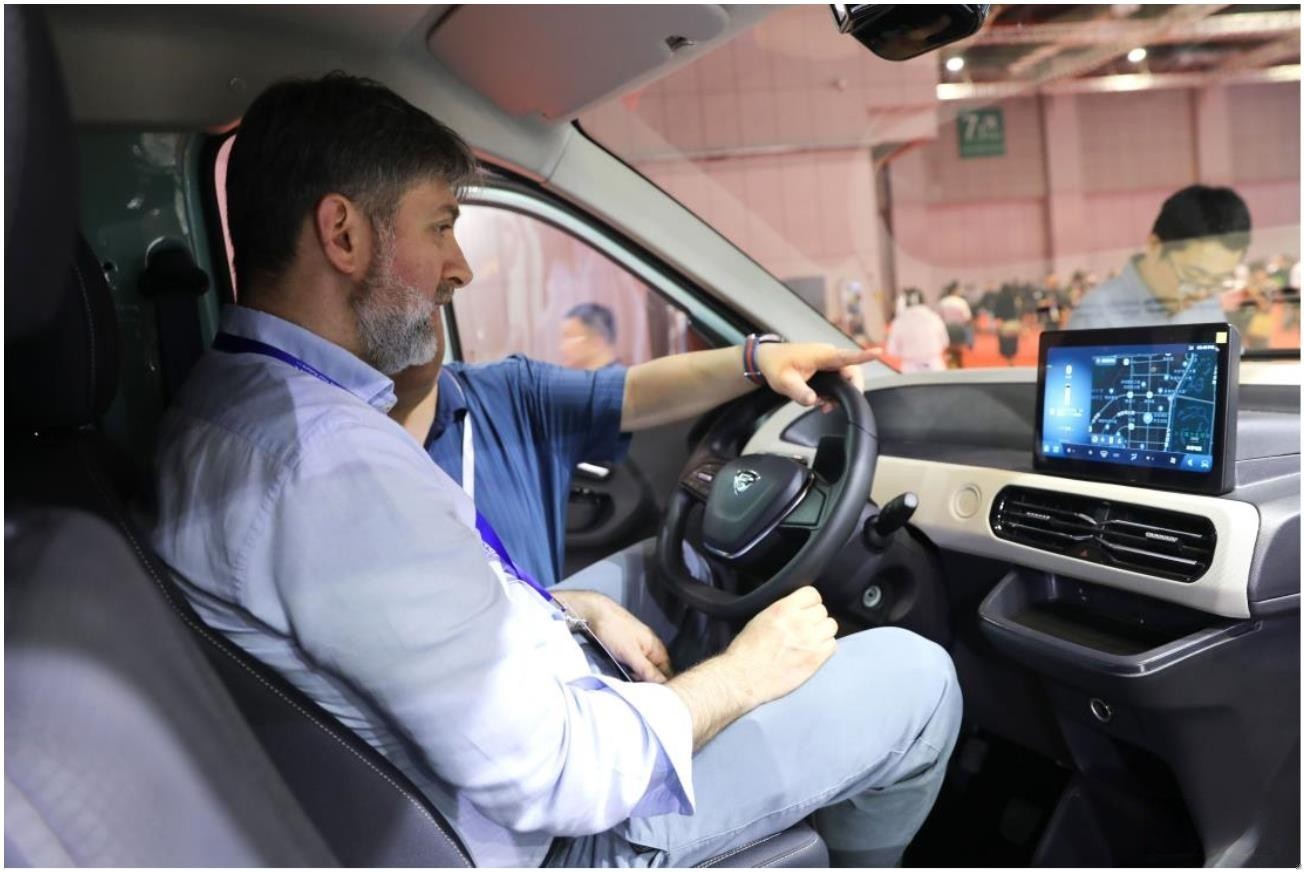 引領中國智慧物流車新風向！金琥 EV48 亮相上海車展