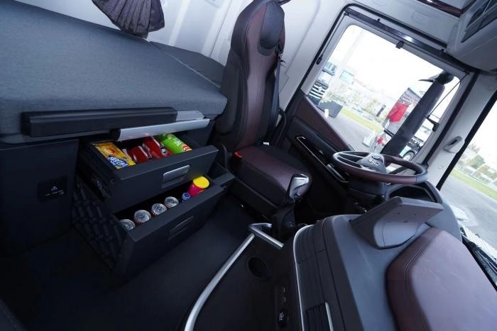 馬力大油耗低，上汽紅巖高速標載牽引車助力成渝經濟圈高效發展