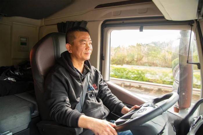 馬力大油耗低，上汽紅巖高速標載牽引車助力成渝經濟圈高效發展