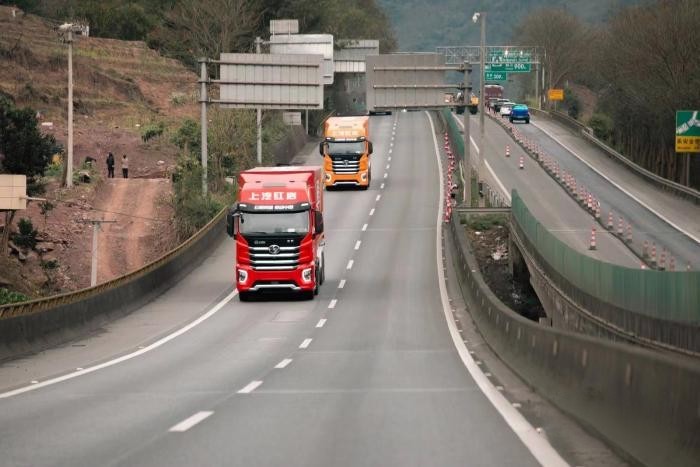 馬力大油耗低，上汽紅巖高速標載牽引車助力成渝經濟圈高效發展