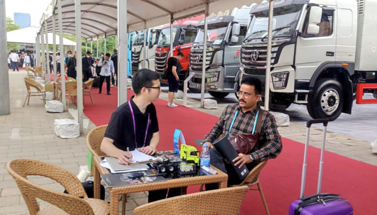 苦塑品質 征戰海外 大運重卡廣交會“秀肌肉”