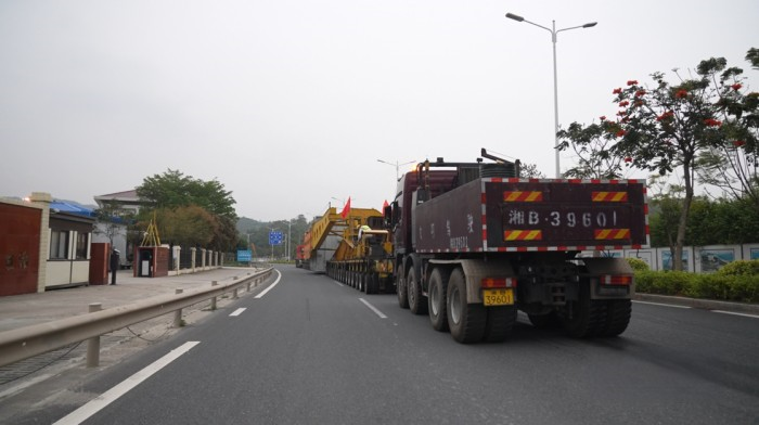 總牽引質量500噸! 新款奔馳Arocs SLT福廈“北電南送”工程大件首運