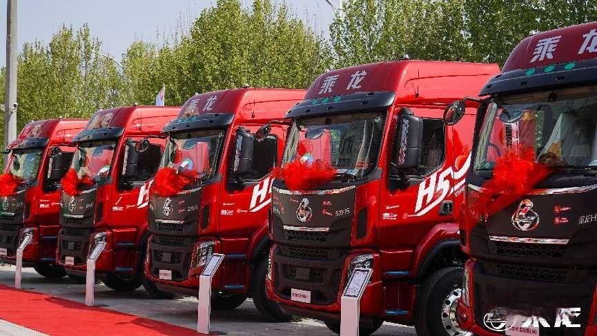 現場訂車695臺，乘龍H5超輕版玉柴LNG晉中上市