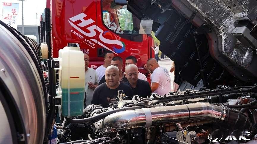 現場訂車695臺，乘龍H5超輕版玉柴LNG晉中上市