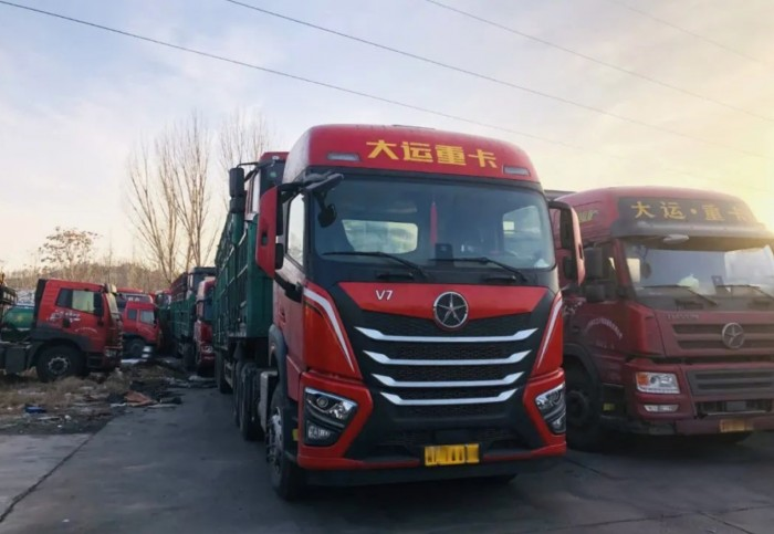 好車是用實力說話 王師傅跑煤炭運輸先后購入兩組大運子母車