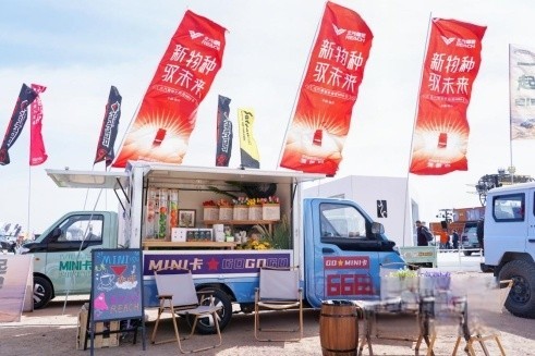 在阿拉善英雄會上“秀才藝”，北汽雷馳新能源MINI卡花式營銷火出“圈”