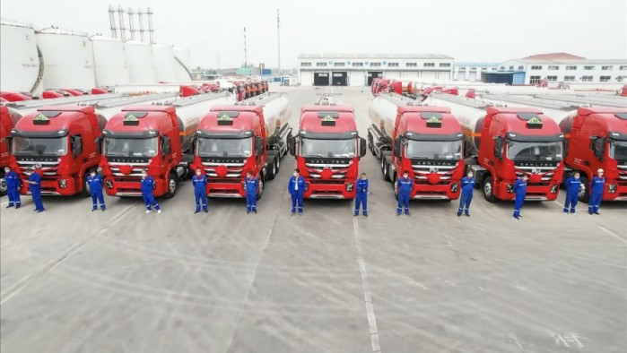 臨“危”不懼，紅巖杰獅C6-M PLUS牽引車伴您安全前行