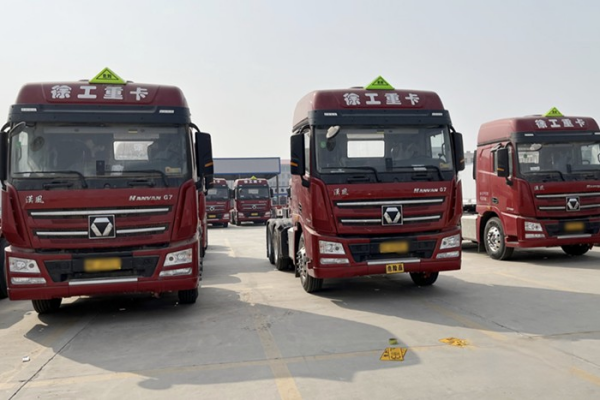 持續熱銷!20臺徐工危化品牽引車交付南通