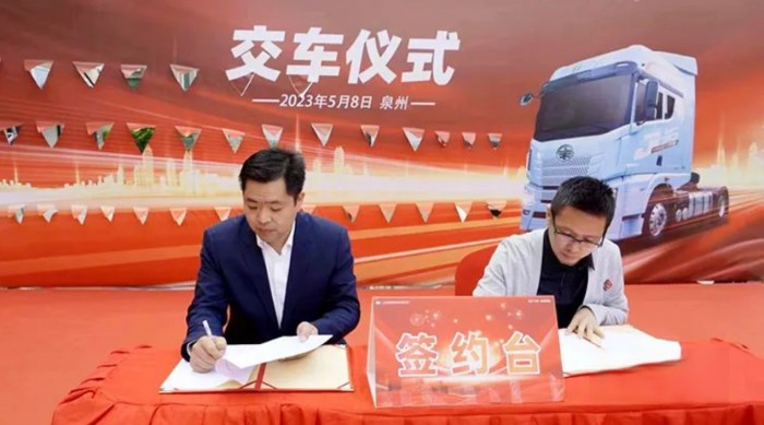 一汽解放青汽&福建宜送：50臺JH6 4×2快遞牽引車圓滿交付