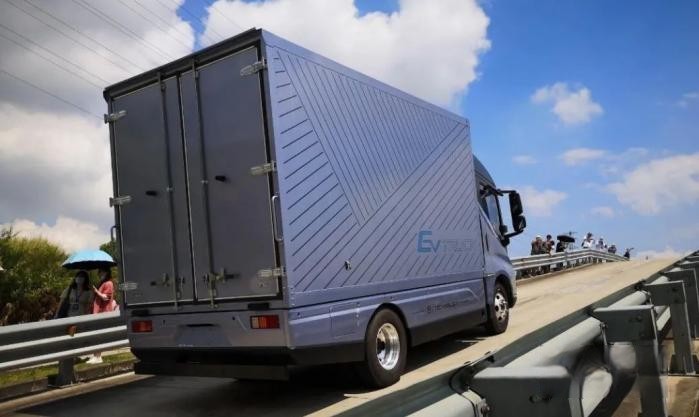 敢于嘗鮮 比亞迪T5D果然沒(méi)令徐隊(duì)長(zhǎng)失望