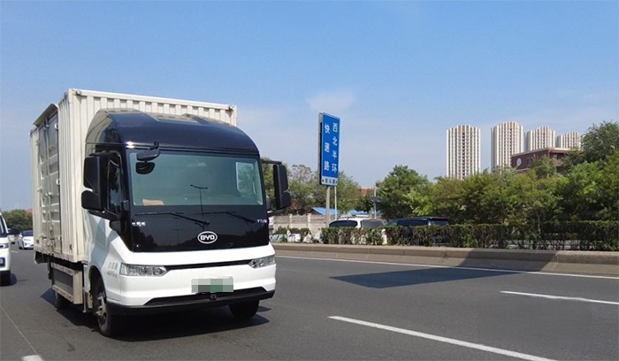 敢于嘗鮮 比亞迪T5D果然沒(méi)令徐隊(duì)長(zhǎng)失望