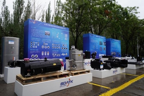 福田汽車與已經合作了二十年的“老朋友”張家口宣化區開啟新合作,這本質上是福田汽車對“京津冀協同發展”戰略的又一次充分實踐。