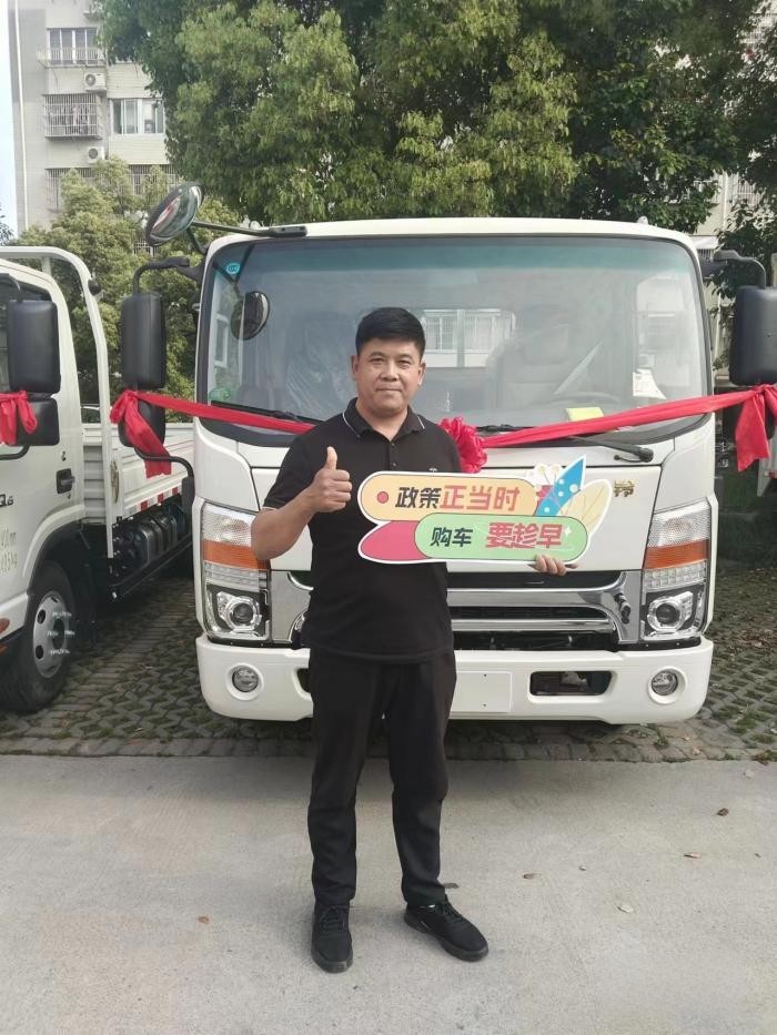 外出打拼30年，選擇江淮1卡帥鈴成立車隊，他成為行業運輸老大哥