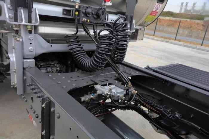 530大馬力、低自重，乘龍H7 LNG牽引車強勢來襲