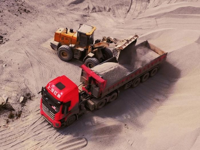 “國(guó)六b”時(shí)代選什么車(chē)？臺(tái)州貨運(yùn)司機(jī)：選紅巖車(chē)準(zhǔn)錯(cuò)不了！