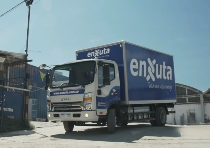 批量采購、高效運(yùn)輸,江淮1卡國際帥鈴助力烏拉圭物流企業(yè)降本增效