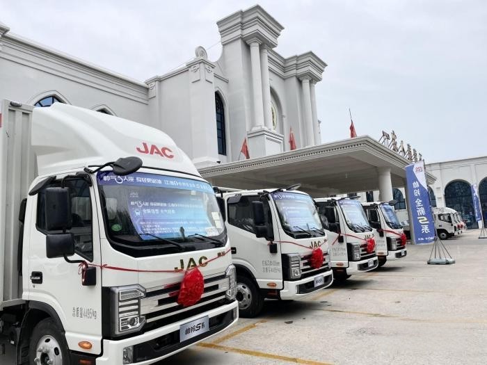 擇一車“白首”武漢王總終遇帥鈴圓夢中長途城際冷鏈物流!