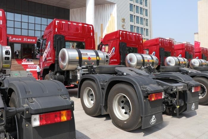 乘龍H5超輕版LNG牽引車，降本增效的靠譜選擇