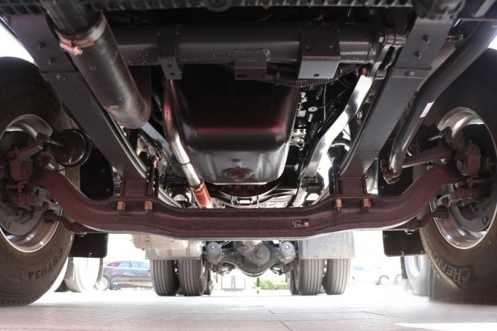 乘龍H5超輕版LNG牽引車，降本增效的靠譜選擇