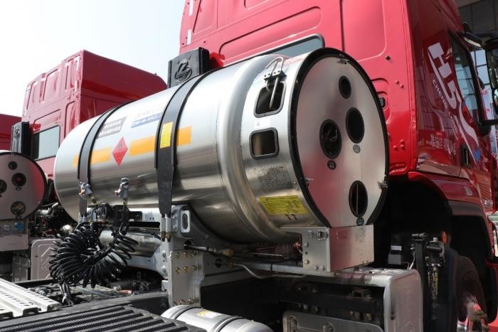 乘龍H5超輕版LNG牽引車，降本增效的靠譜選擇