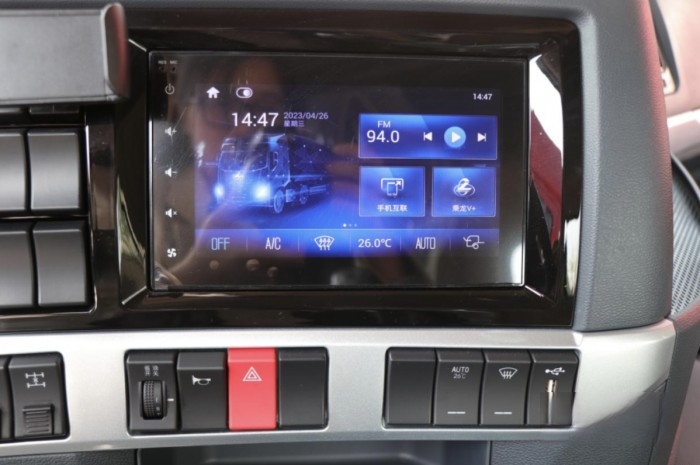 創富路上，乘龍H5 LNG超輕版牽引車一路守護