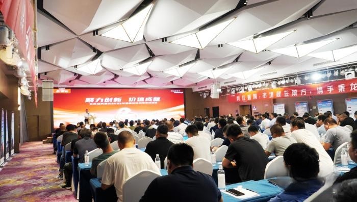 向5.1萬(wàn)臺(tái)沖刺，東風(fēng)柳汽乘龍2023年半年經(jīng)銷商會(huì)召開！