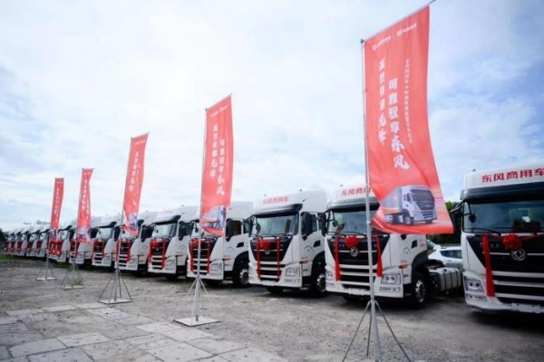 100臺定制車交付 東風商用車與申通快遞再度聯袂共創物流行業新歷程