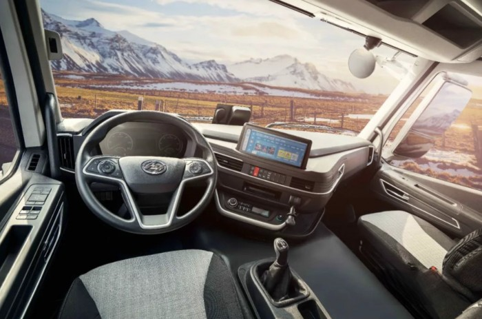 紅巖杰獅C6 LNG牽引車&上汽V13天然氣發(fā)動(dòng)機(jī)