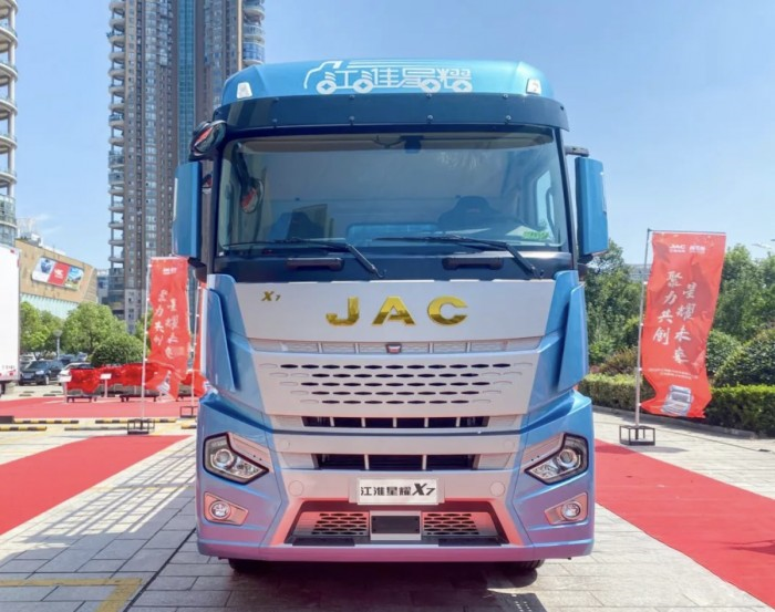 綠通運輸黑馬，江淮星耀X7 8×4載貨車請你吃新鮮西瓜