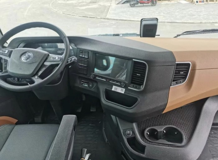 運輸屆黑馬?陜汽德龍X5000S閃亮登場