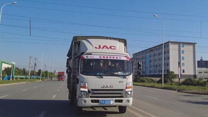 是老板更是老大哥,他用47臺江淮1卡帥鈴和兄弟們一起創造幸福