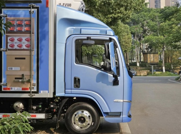 長(zhǎng)續(xù)航、更安全，藍(lán)擎·悅EH Pro再樹(shù)高端電動(dòng)輕卡新標(biāo)桿