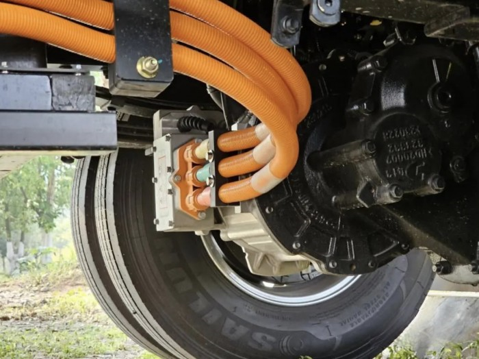 長(zhǎng)續(xù)航、更安全，藍(lán)擎·悅EH Pro再樹(shù)高端電動(dòng)輕卡新標(biāo)桿