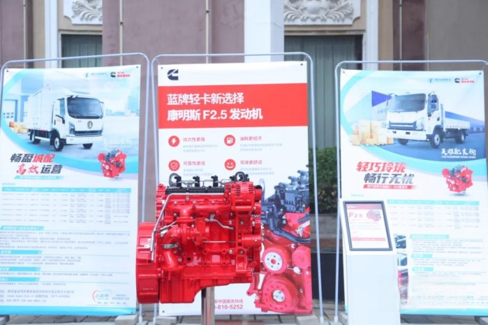 大客戶現場簽約430臺 陜汽商用車德龍輕卡邯鄲震撼上市