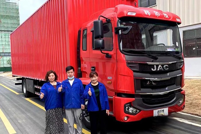 此次與車企大客戶簽訂120輛重卡戰略合作協議,也再次向市場證明了江淮重卡的卓越性能與高端品質。