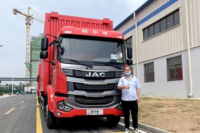 此次與車企大客戶簽訂120輛重卡戰略合作協議,也再次向市場證明了江淮重卡的卓越性能與高端品質。