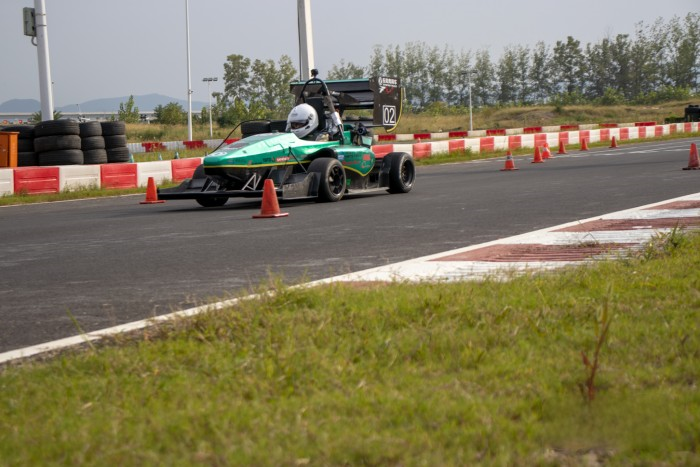 東風(fēng)HUAT車隊(duì)再展風(fēng)采 榮戰(zhàn)2023中國大學(xué)生方程式汽車大賽!